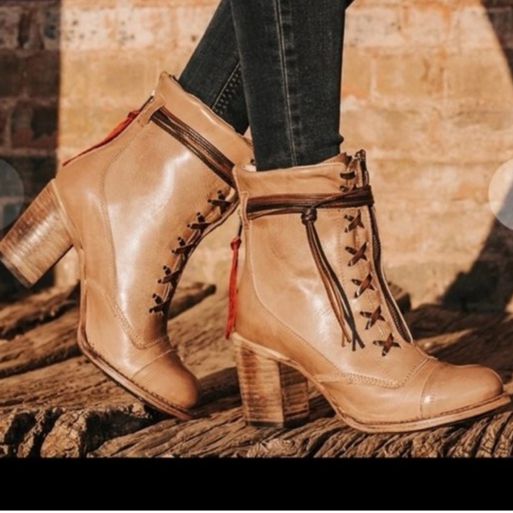 Freebird by Steven Bailey Boots Size 8 Taupe NIB